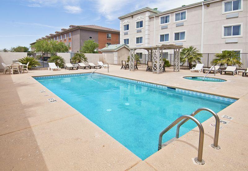 Comfort Inn Tucson Exterior photo